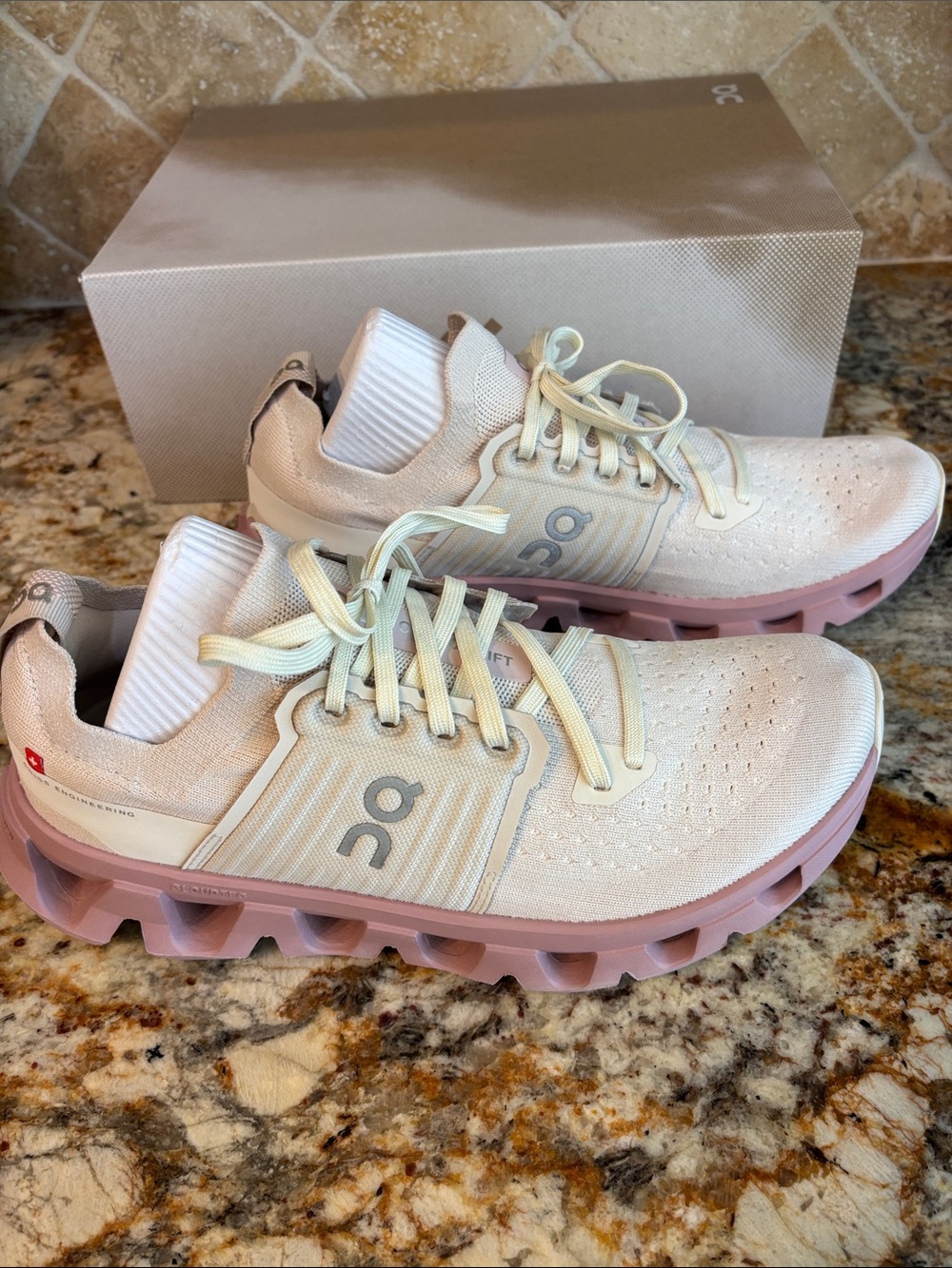 On Running Women's Cloudswift 4 Running Shoes Size 9 - Picture 4 of 11
